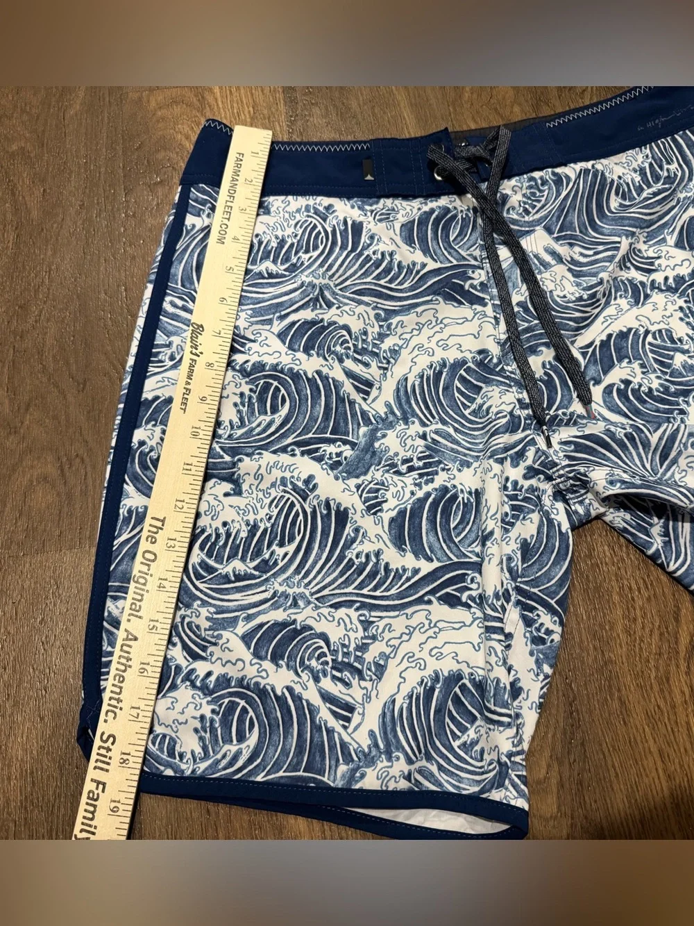 Quiksilver Highline Boarding Shorts Men's Size 32 Navy and White Swimwear Wave